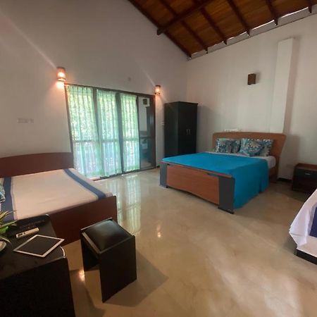 Azzurra Hikkaduwa Villa Bagian luar foto