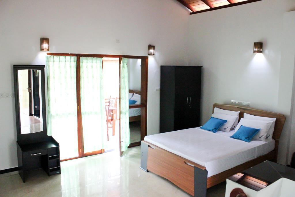 Azzurra Hikkaduwa Villa Bagian luar foto